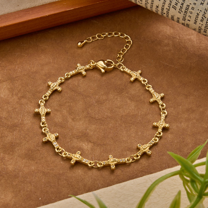 Christianartworkshop Bracelet à maillons scintillants orné d'une croix incrustée à l'effigie de Notre-Dame de Guadalupe : emblème intemporel de la douce protection céleste - image 1