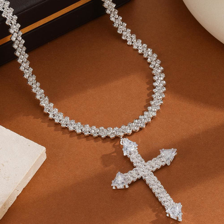 Christianartworkshop Collier pendentif croix à pointe de flèche rayonnante multi-styles, chaîne tennis incrustée de paillettes : emblème intemporel de douce protection céleste - Croix classique - image 3