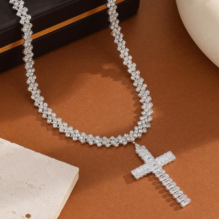 Christianartworkshop Collier pendentif croix à pointe de flèche rayonnante multi-styles, chaîne tennis incrustée de paillettes : emblème intemporel de douce protection céleste - Croix mince - image 11