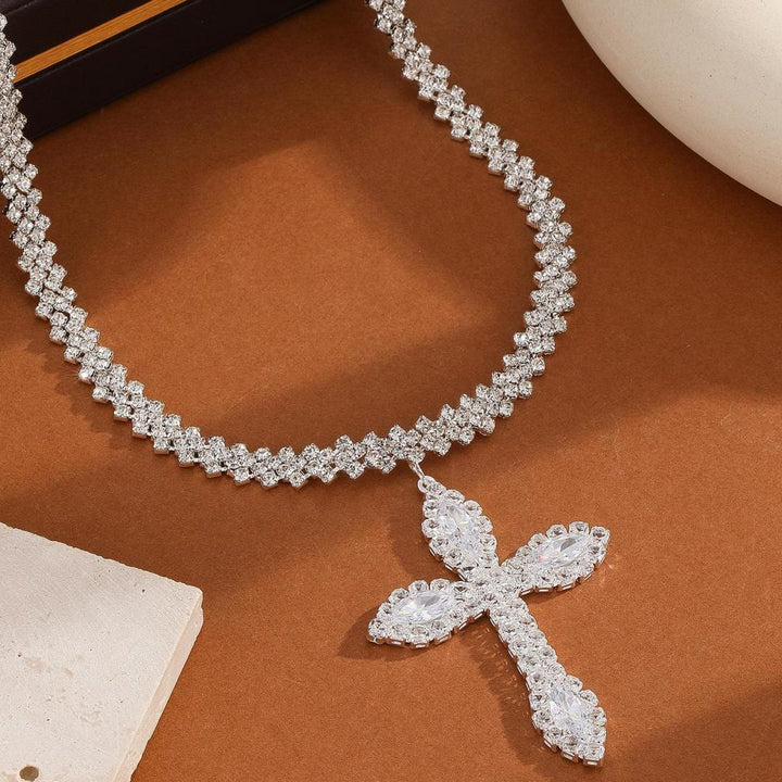 Christianartworkshop Collier pendentif croix à pointe de flèche rayonnante multi-styles, chaîne tennis incrustée de paillettes : emblème intemporel de douce protection céleste - Croix courbe - image 7