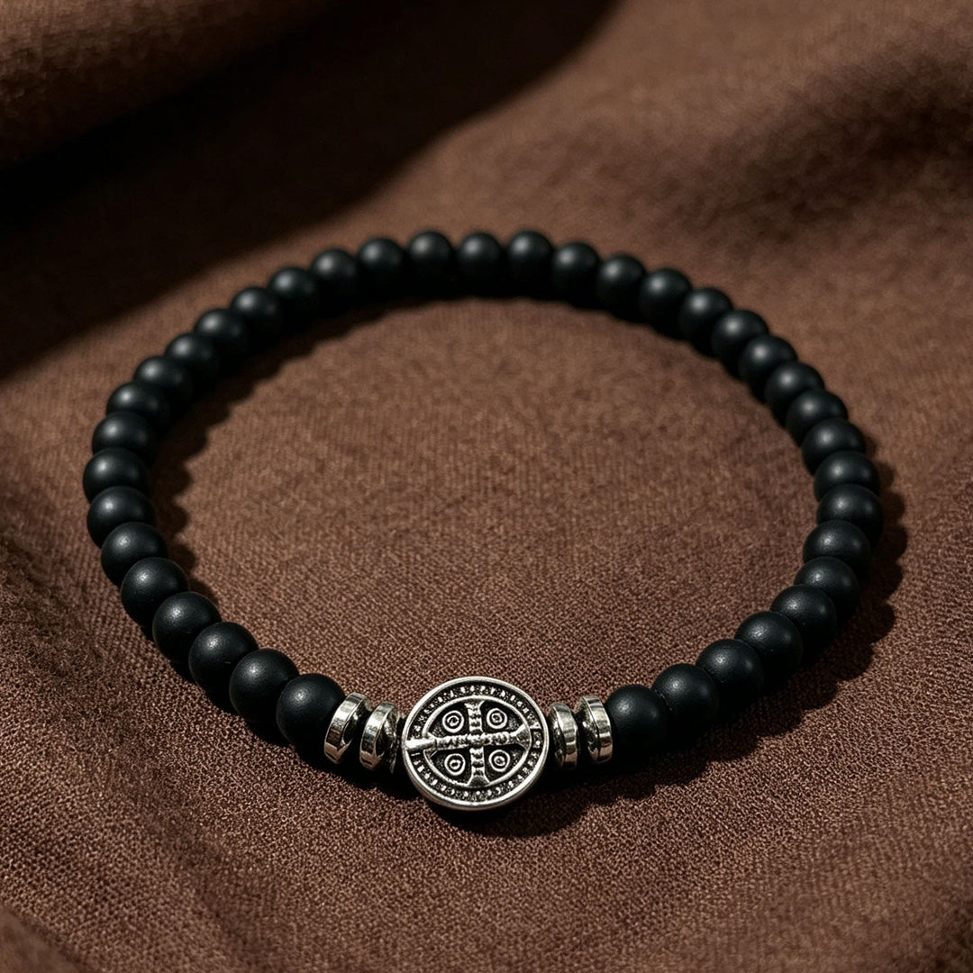 Christianartworkshop Bracelet extensible empilable avec une seule perle en pierre naturelle et médaille de Saint Benoît : emblème intemporel de la douce protection céleste - Obsidienne mate - image 8