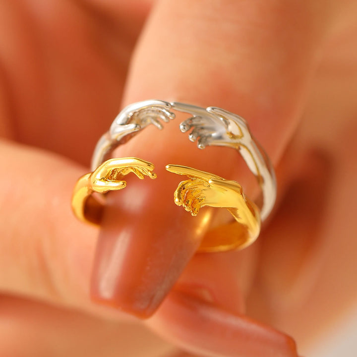 Christianartworkshop Bague de foi ajustable représentant la Création d'Adam, mains jointes : emblème intemporel de la douce protection céleste - image 0