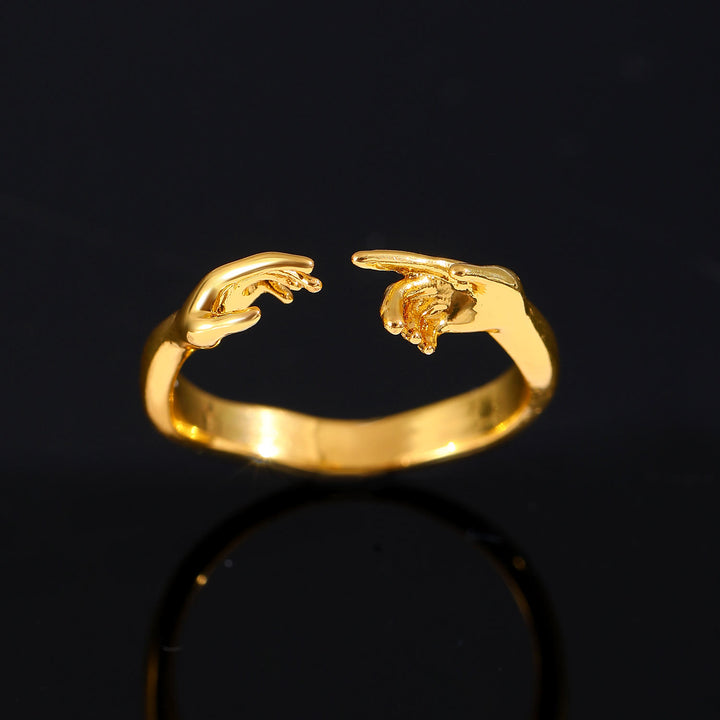Christianartworkshop Bague de foi ajustable représentant la Création d'Adam, mains jointes : emblème intemporel de la douce protection céleste - Doré (Convient aux pointures américaines 7 à 11) - image 4