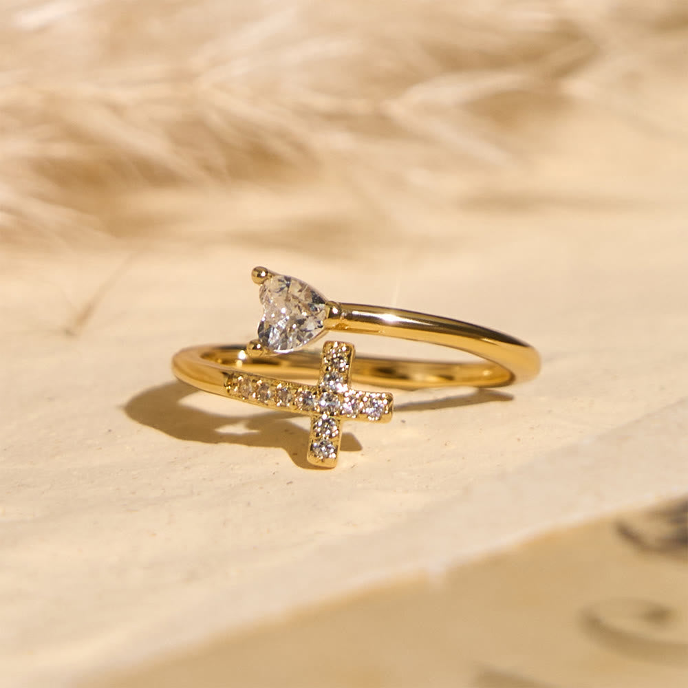 Bague ajustable bicolore Christianartworkshop ornée d'une croix et d'un cœur pavés de zircons : un rappel de la grâce sacrée - image 1