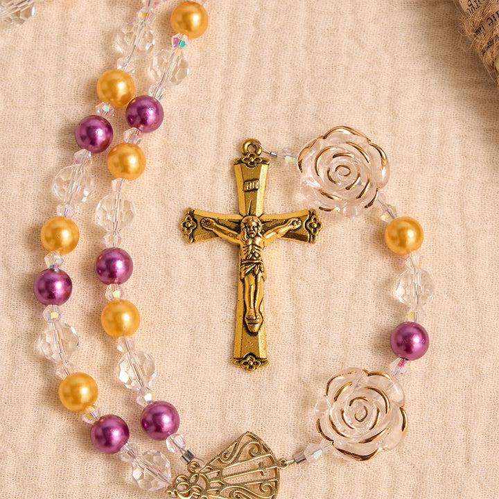 Christianartworkshop Chapelet en acrylique moulé en forme de camélia avec crucifix doré et médaillon en filigrane de Notre-Dame d'Aparecida - image 7
