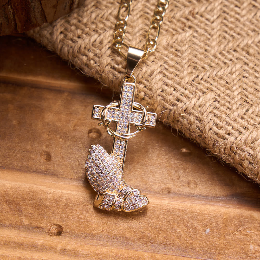 Christianartworkshop Collier Figaro en cristal pavé, croix d'épines et mains jointes en prière : emblème de la miséricorde divine - Les mains en prière et la croix d'épines - image 0