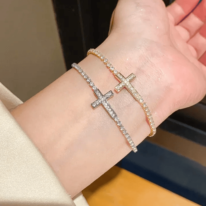 Christianartworkshop Bracelet de tennis ajustable en forme de croix, entièrement pavé de zircon étincelant : emblème de la guidance céleste rayonnante - image 1