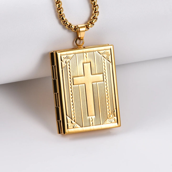 Christianartworkshop Collier pendentif croix de Jésus en médaillon livre à charnière - Doré - image 1