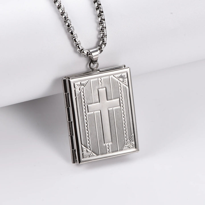 Christianartworkshop Collier pendentif croix de Jésus en médaillon livre à charnière - Argent - image 2