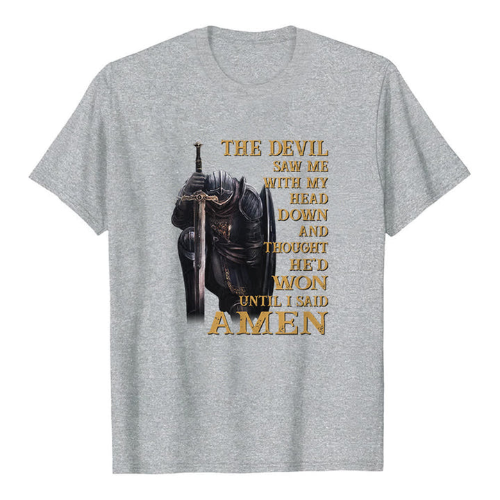 T-shirt classique imprimé « Guerrier agenouillé, le diable pensait avoir gagné jusqu'à ce que je dise Amen » de Christianartworkshop - Gris - 2XL - image 5