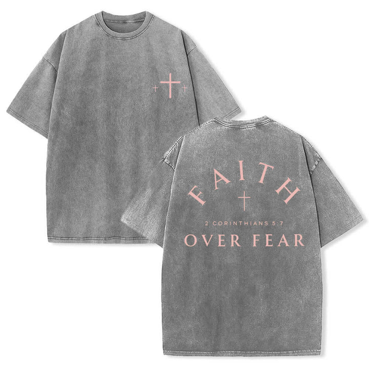 Christianartworkshop T-shirt délavé imprimé recto verso avec une croix et une lettre biblique signifiant « La foi plutôt que la peur » - Gris - 5XL - image 12