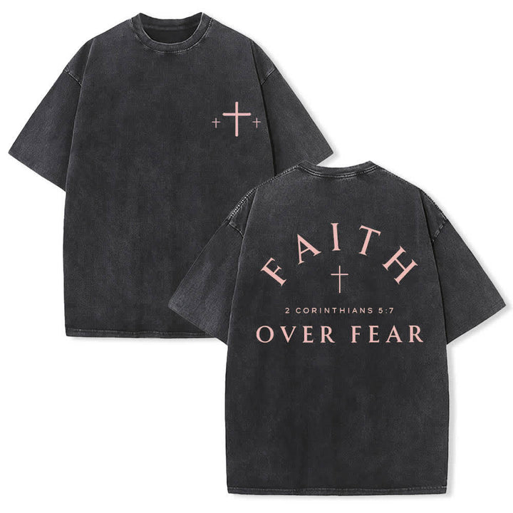 Christianartworkshop T-shirt délavé imprimé recto verso avec une croix et une lettre biblique signifiant « La foi plutôt que la peur » - Noir - 5XL - image 18