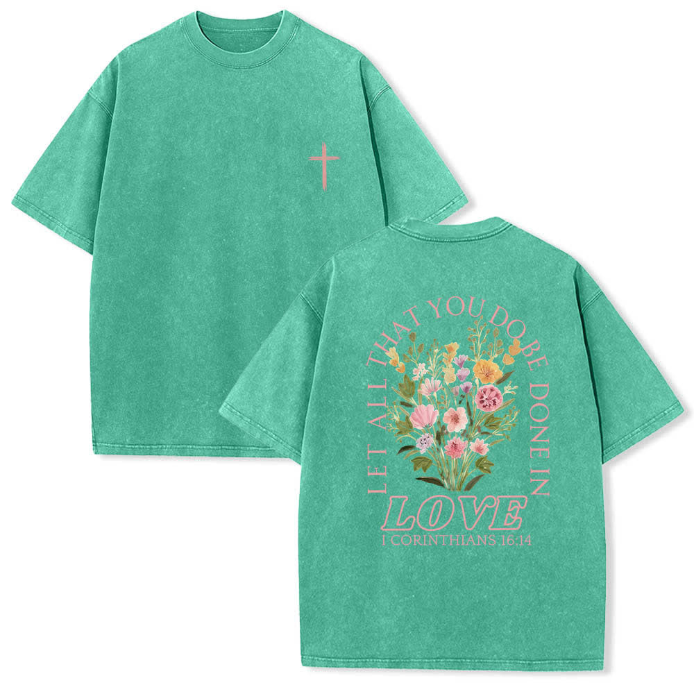 Christianartworkshop T-shirt délavé à imprimé floral et lettres croisées double face « Que tout ce que vous faites soit fait avec amour » - Vert - 5XL - image 0