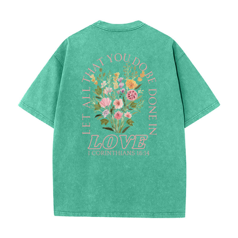 Christianartworkshop T-shirt délavé à imprimé floral et lettres croisées double face « Que tout ce que vous faites soit fait avec amour » - image 1