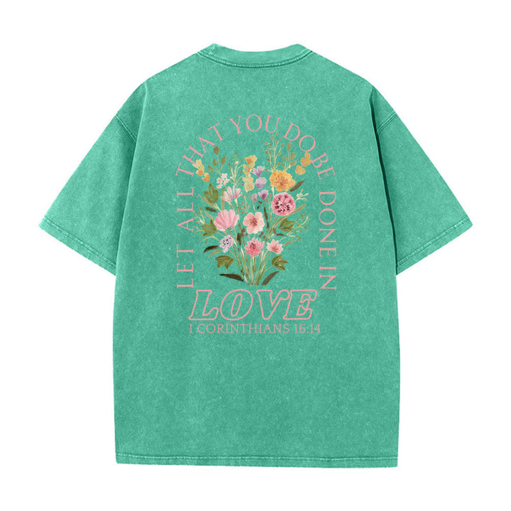 Christianartworkshop T-shirt délavé à imprimé floral et lettres croisées double face « Que tout ce que vous faites soit fait avec amour » - image 1