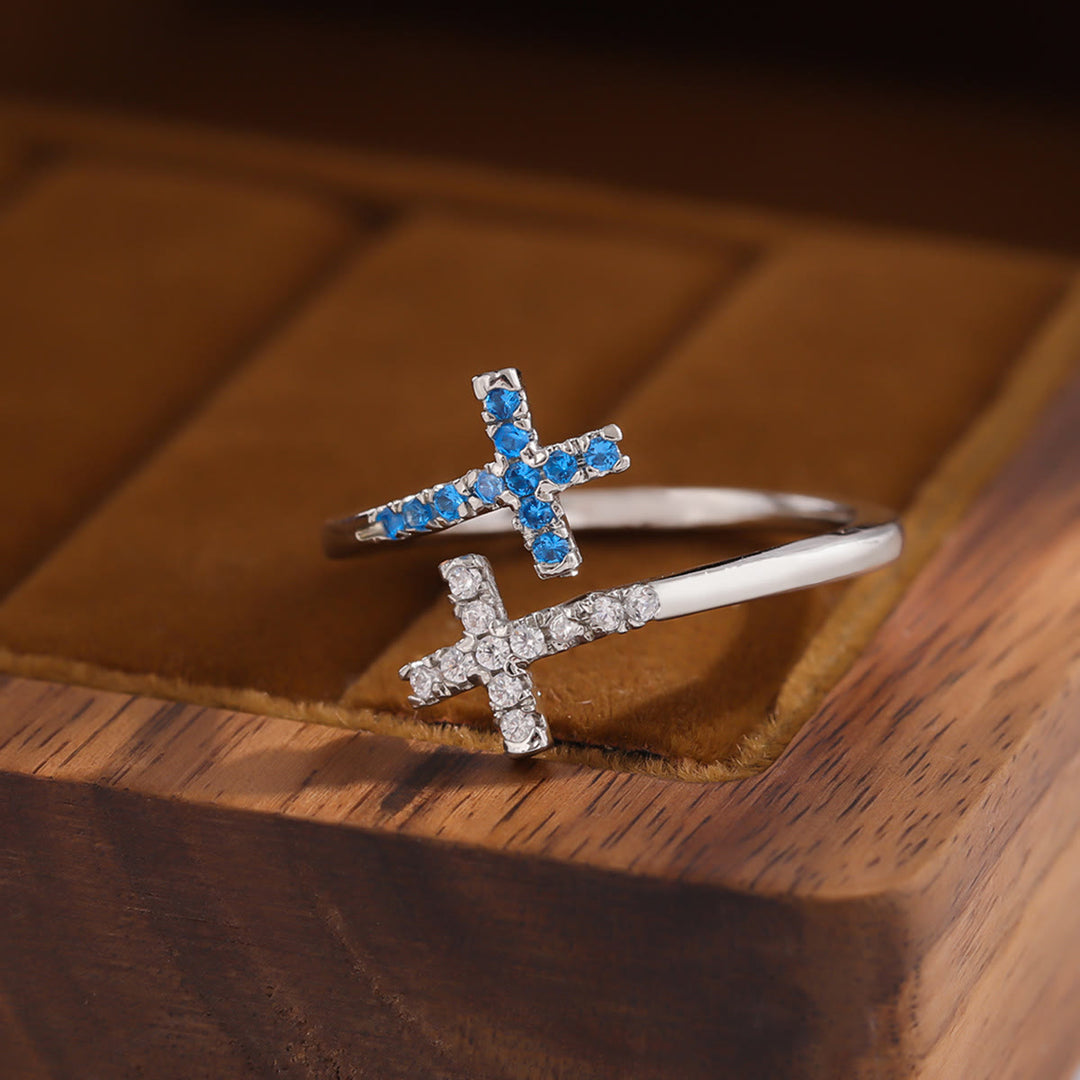 Christianartworkshop Bague ajustable Sparkling Cross Bypass - Or blanc (Ajustable, convient aux tailles américaines 6 à 9) - image 0