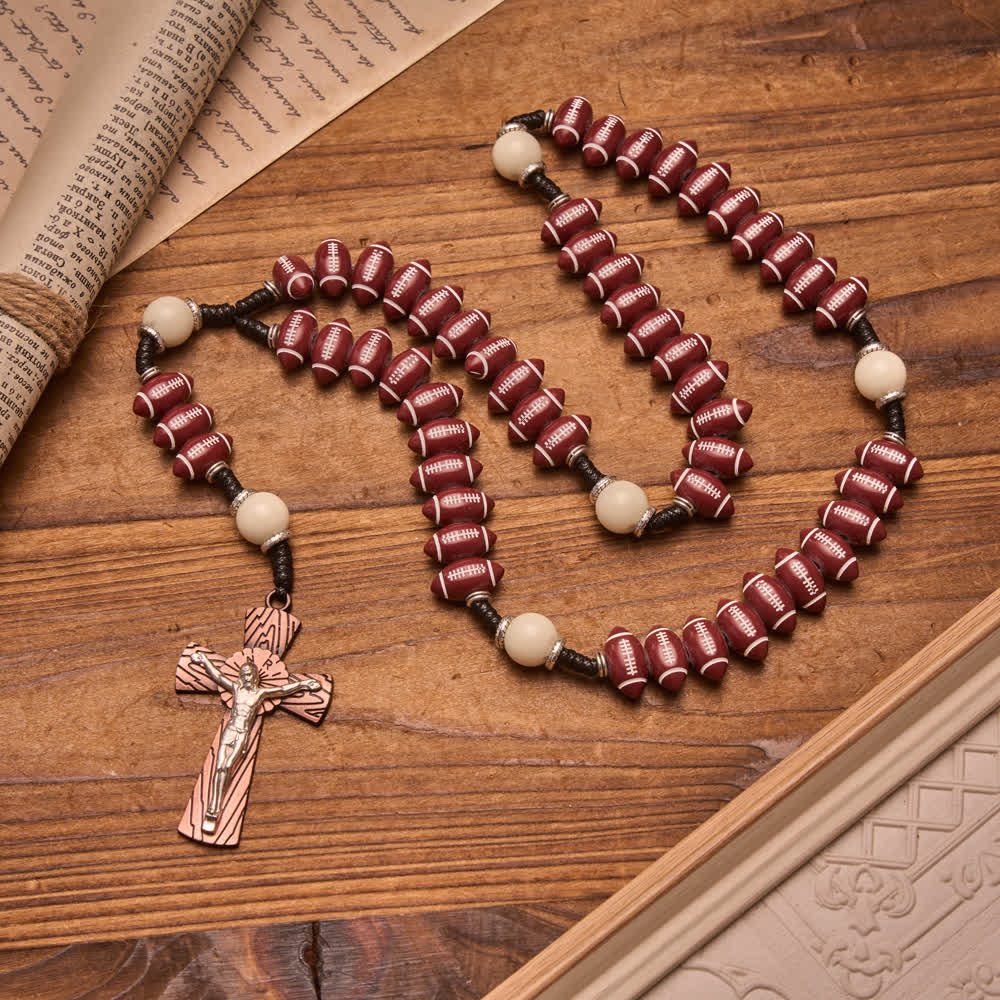 Christianartworkshop Chapelet de rugby en cordon noué et perles moulées, avec crucifix imitation bois : emblème de la persévérance céleste et courageuse - Chapelet sur le thème du rugby - image 0