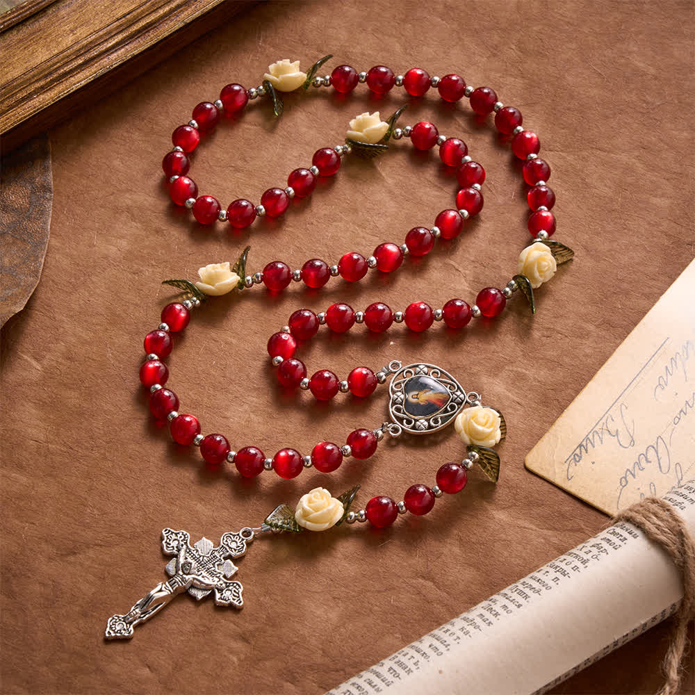 Christianartworkshop Chapelet de la Divine Miséricorde en perles de résine rouge avec breloques en forme de feuille de rose crème et crucifix vintage - Chapelet rouge de la Divine Miséricorde - image 0