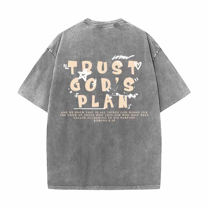 Christianartworkshop T-shirt délavé double face avec inscription « Faites confiance au plan de Dieu » en police graffiti, mini-impression recto, grand texte verso, Romains 8:28 - image 25