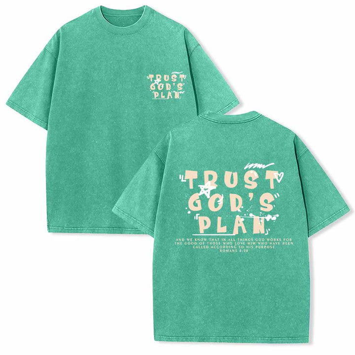 Christianartworkshop T-shirt délavé double face avec inscription « Faites confiance au plan de Dieu » en police graffiti, mini-impression recto, grand texte verso, Romains 8:28 - Vert - 5XL - image 0