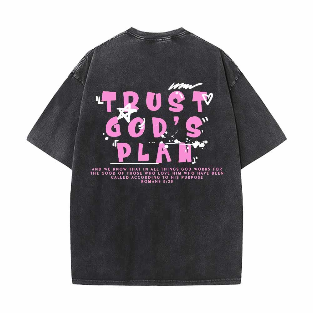 Christianartworkshop T-shirt délavé double face avec inscription « Faites confiance au plan de Dieu » en police graffiti, mini-impression recto, grand texte verso, Romains 8:28 - image 4