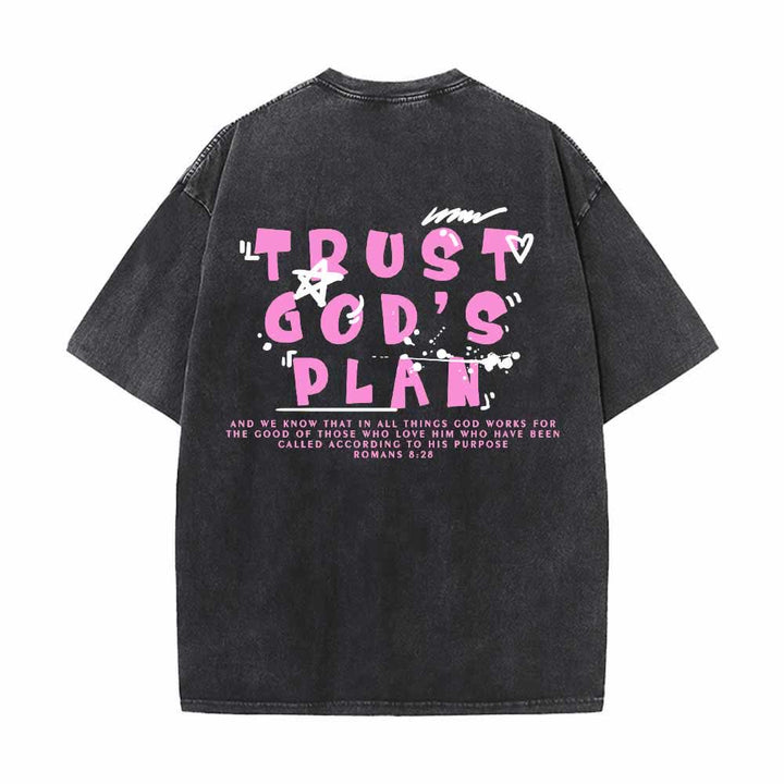 Christianartworkshop T-shirt délavé double face avec inscription « Faites confiance au plan de Dieu » en police graffiti, mini-impression recto, grand texte verso, Romains 8:28 - image 4