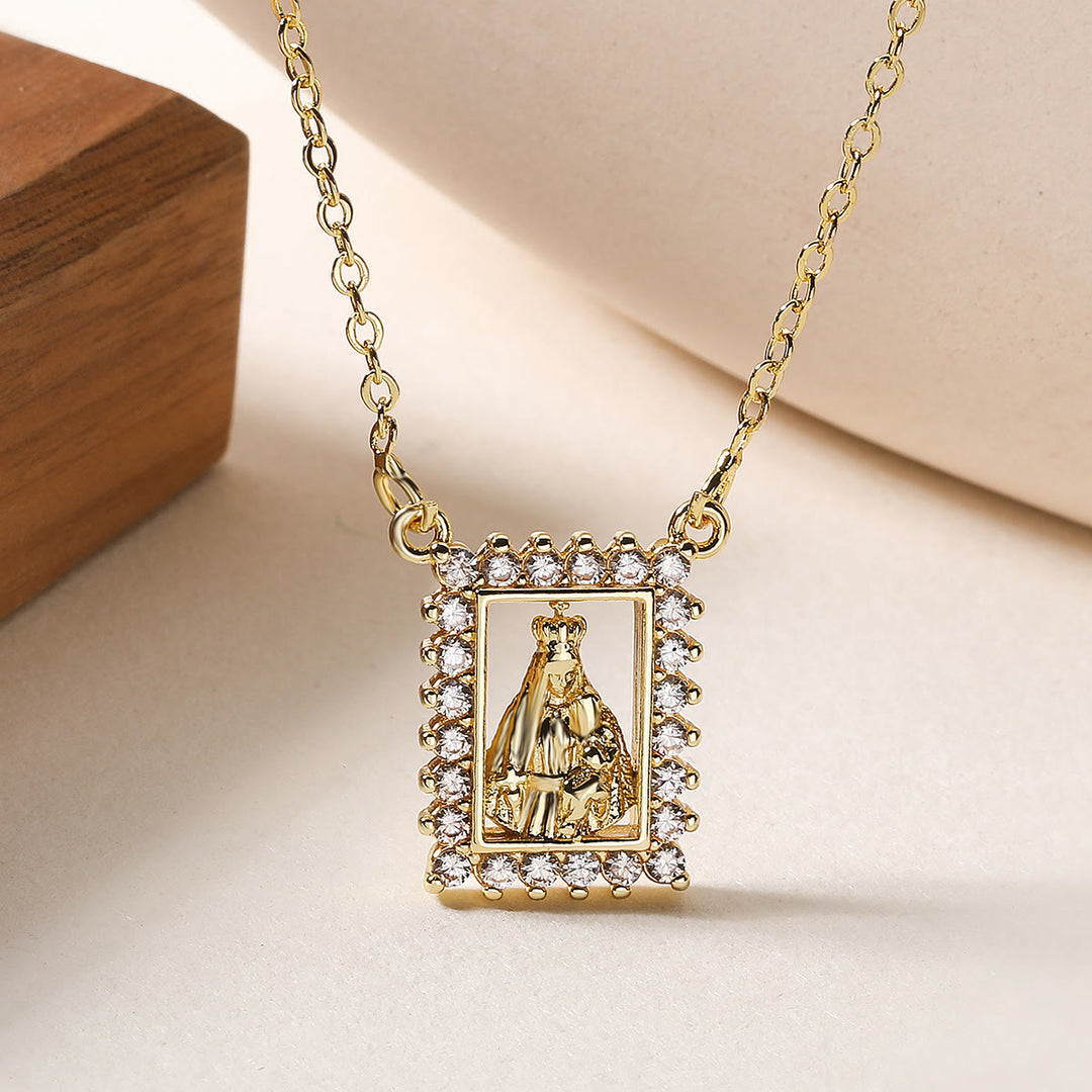Christianartworkshop Collier avec portrait sacré encadré de zircon : emblème de douce protection céleste - Notre-Dame - image 0