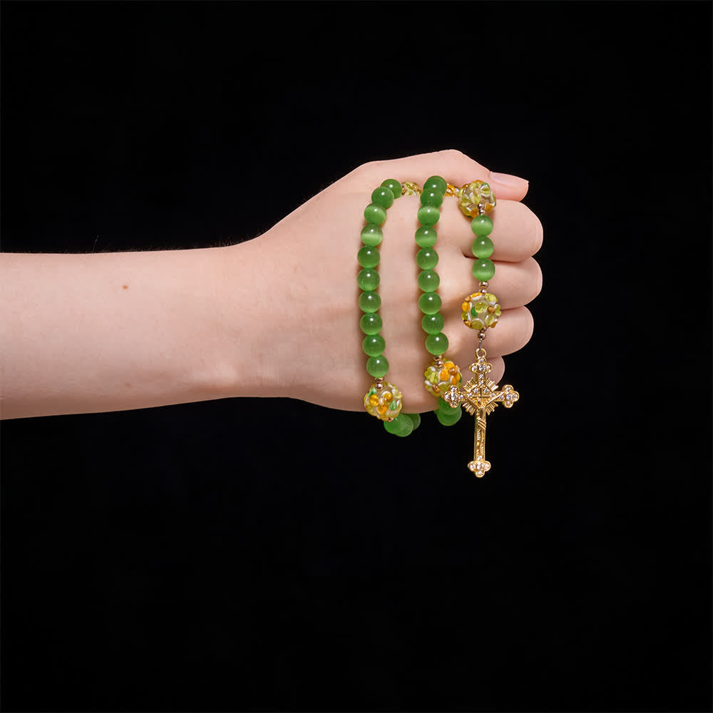 Christianartworkshop Chapelet en pierre œil-de-chat verte avec perles de verre filé à motifs floraux : emblème de bénédictions célestes rayonnantes - image 1