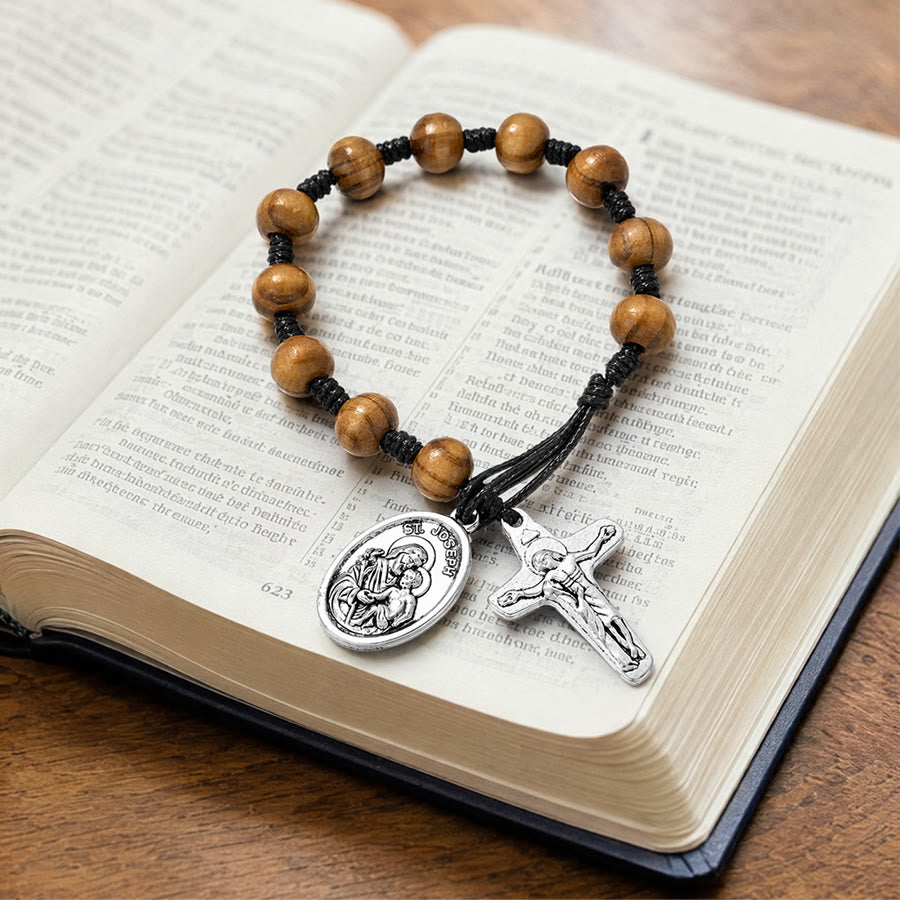 Christianartworkshop Chapelet de poignet en perles de bois nouées à la main, orné d'une médaille de saint Joseph et d'un crucifix : emblème de la protection céleste familiale - image 1