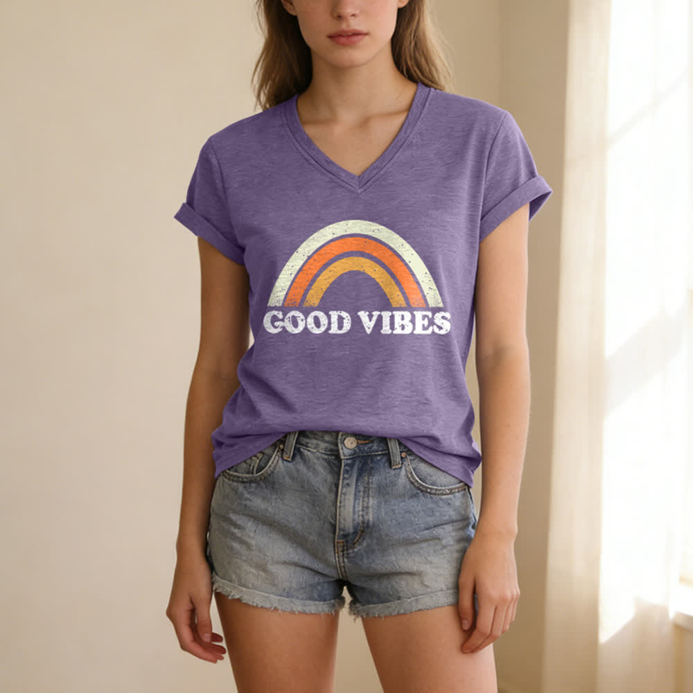 Christianartworkshop T-shirt à col en V Good Vibes Retro Rainbow Heather pour femme - image 1