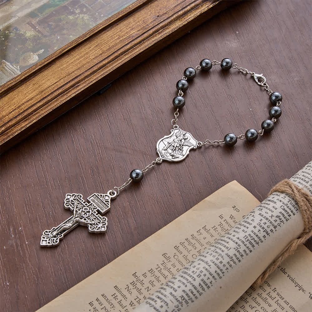 Pendentif de voiture en perle d'hématite avec médaille de Saint Michel et crucifix, créé par Christianartworkshop : un cadeau de protection et de force célestes. - image 15