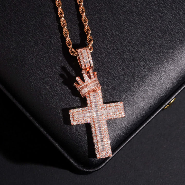 Christianartworkshop Collier pendentif croix à couronne sertie de diamants : emblème de la bénédiction du souverain céleste - Or rose - image 5