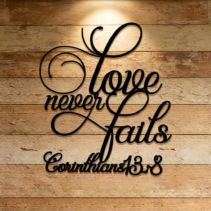 Décoration murale en métal « Love Never Fails » de Christianartworkshop : emblème d’affection céleste éternelle - image 0