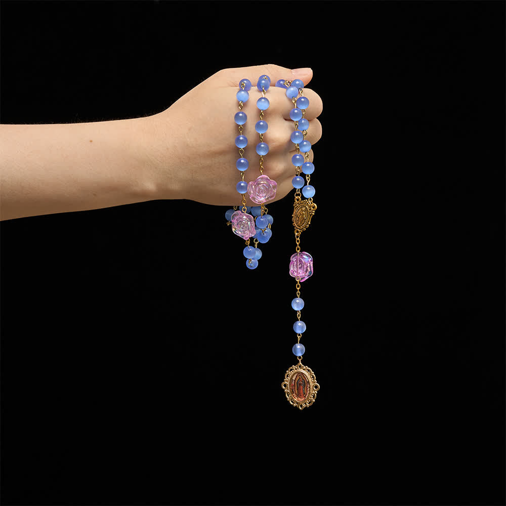Christianartworkshop Chapelet de roses œil-de-chat bleues avec médaille de Notre-Dame : gage de la douce miséricorde céleste - image 1