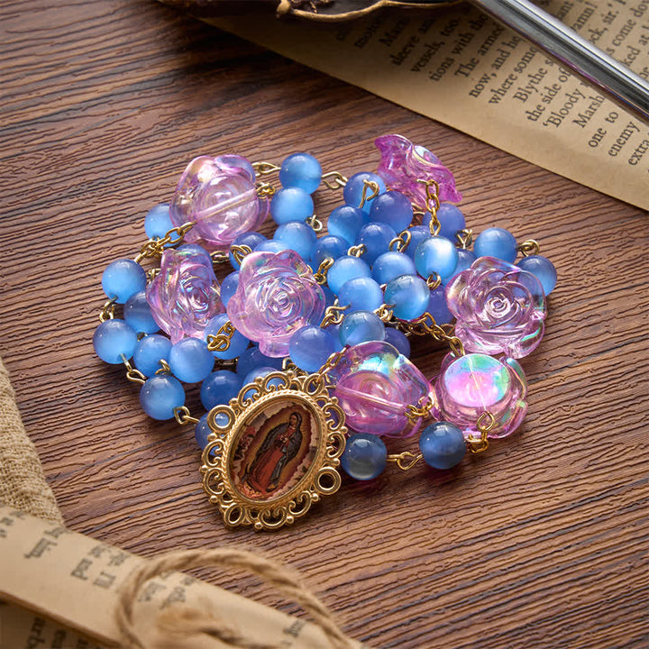 Christianartworkshop Chapelet de roses œil-de-chat bleues avec médaille de Notre-Dame : gage de la douce miséricorde céleste - image 3