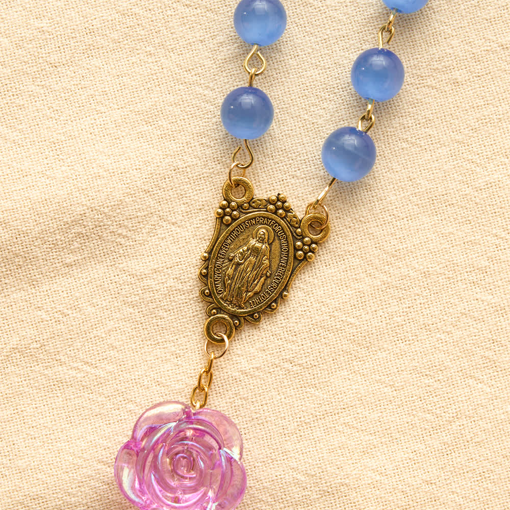 Christianartworkshop Chapelet de roses œil-de-chat bleues avec médaille de Notre-Dame : gage de la douce miséricorde céleste - image 7