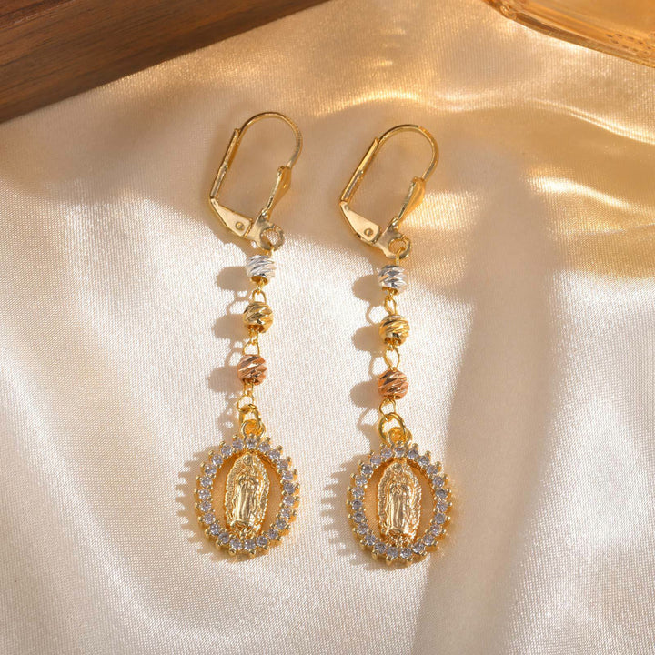 Christianartworkshop Boucles d'oreilles pendantes gravées du portrait de Notre-Dame : Symbole de calme et de paix éternelle - image 5