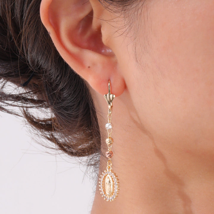 Christianartworkshop Boucles d'oreilles pendantes gravées du portrait de Notre-Dame : Symbole de calme et de paix éternelle - image 3