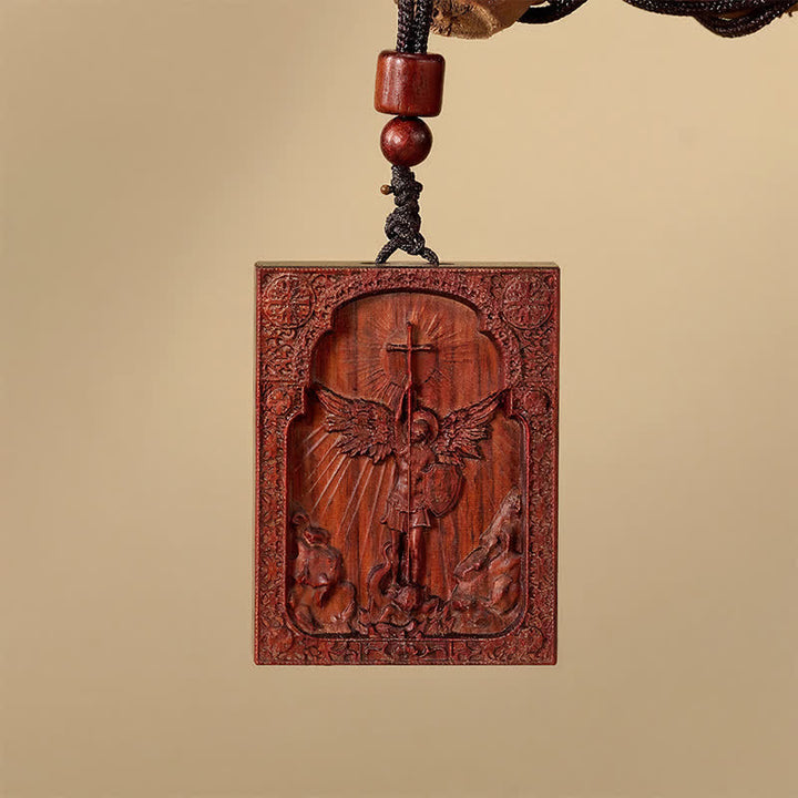 Christianartworkshop Collier en bois sculpté représentant le Saint Michel : emblème de la délivrance divine inébranlable - Bois de santal rouge - image 4