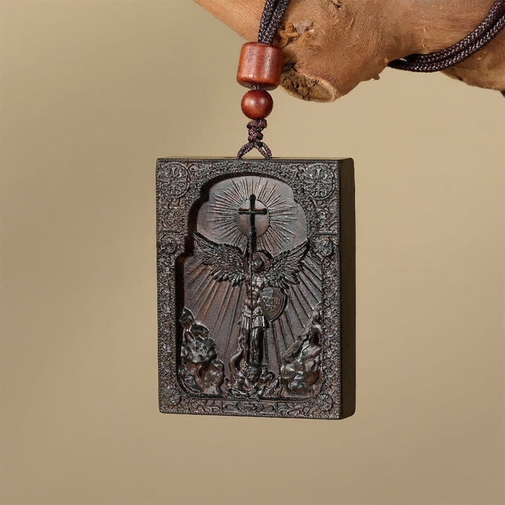 Christianartworkshop Collier en bois sculpté représentant le Saint Michel : emblème de la délivrance divine inébranlable - Ébène d'Afrique - image 3