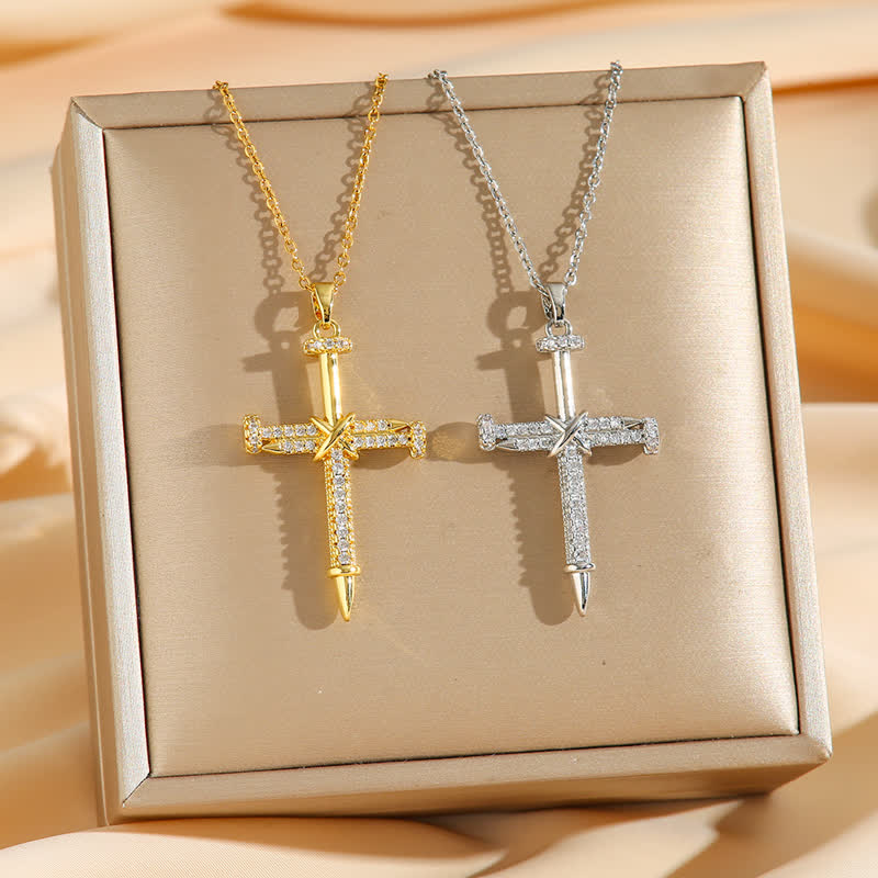 Christianartworkshop Collier avec croix cloutée et chaîne en acier titane : symbole de protection divine intemporelle - image 0