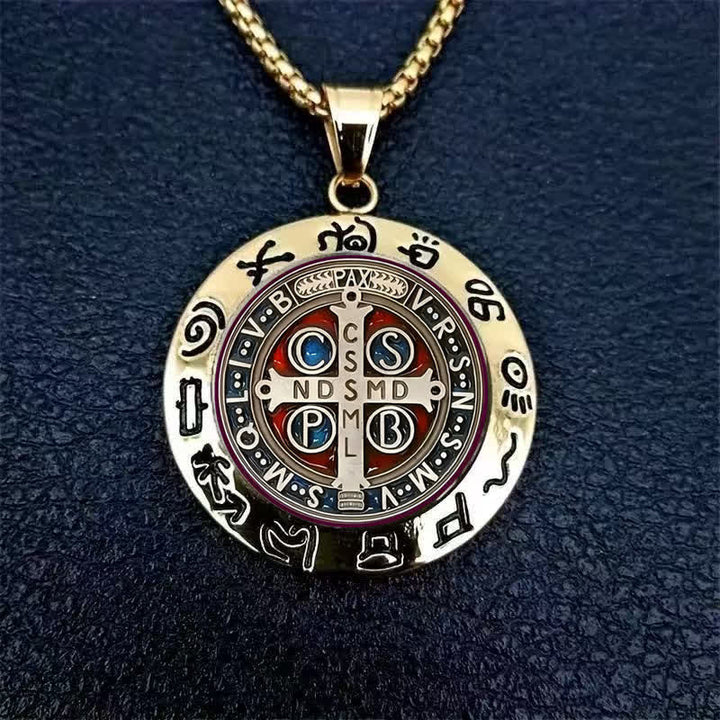Christianartworkshop Collier avec médaillon rond détaillé de Saint Benoît : symbole de doux refuge sacré - image 2