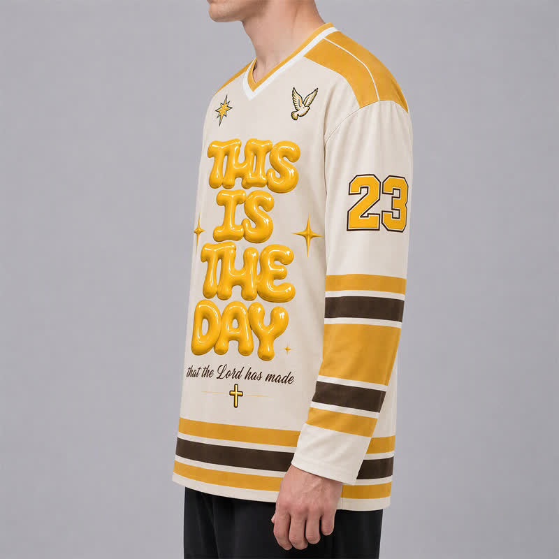 Christianartworkshop Maillot de hockey à imprimé en relief « This Is The Day » - image 6