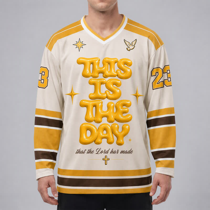 Christianartworkshop Maillot de hockey à imprimé en relief « This Is The Day » - image 3
