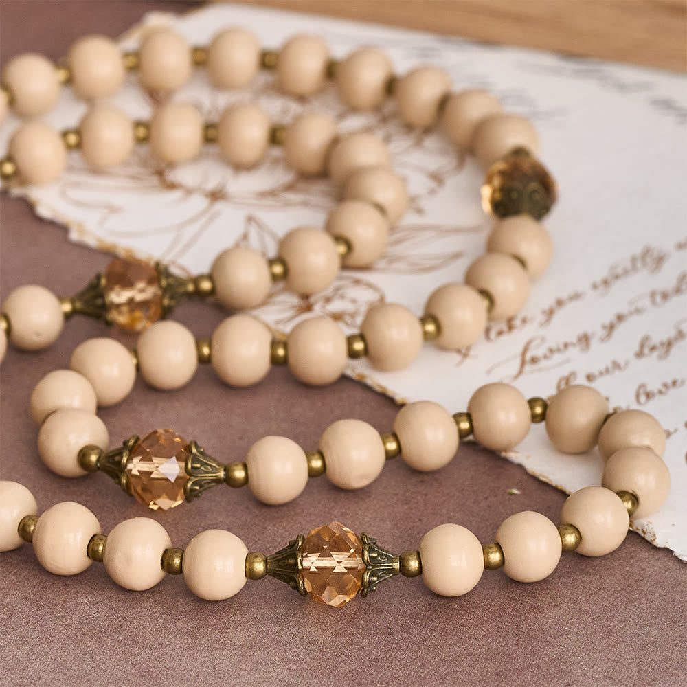 Chapelet en perles beiges avec accent couleur champagne, de Christianartworkshop : un rappel de foi et de calme pour les moments de recueillement - image 5