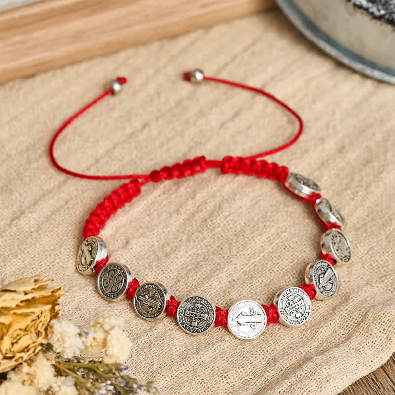 Christianartworkshop Bracelet de dévotion tressé avec médaille de Saint Benoît : symbole de douce consolation divine - Rouge - image 0